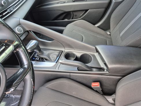 Used 2025 Hyundai Elantra SE w/ Cargo Package FWD image 19