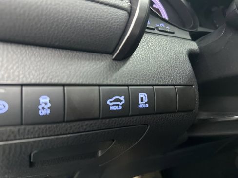 Used 2022 Toyota Camry SE image 18