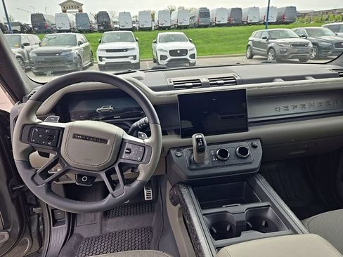 Used 2025 Land Rover Defender 110 image 13