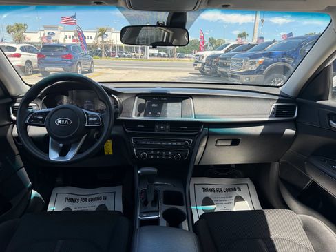 Used 2020 Kia Optima LX image 9