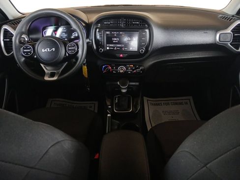 Used 2025 Kia Soul LX w/ LX Technology Package FWD image 10