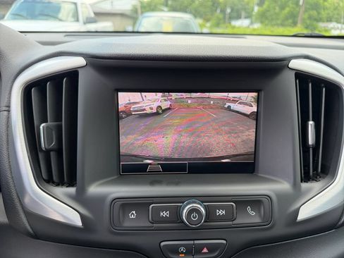 Used 2024 GMC Terrain SLE AWD/4WD image 18