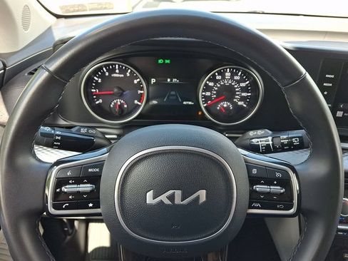 Used 2024 Kia Carnival LX FWD image 24