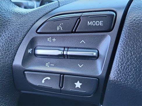 Used 2023 Hyundai Kona SE w/ Cargo Package image 8