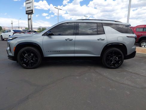 Used 2025 Chevrolet Traverse RS w/ LPO, Floor Liner Package AWD/4WD image 7