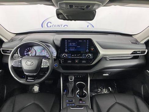 Certified 2021 Toyota Highlander XLE AWD/4WD image 15