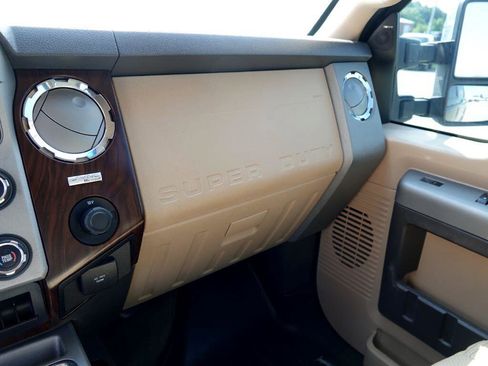 Used 2014 Ford F250 Lariat w/ Chrome Package image 32