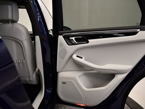 Certified 2025 Porsche Macan image 52