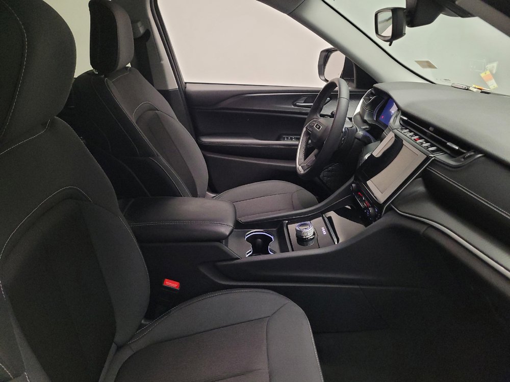 Used 2023 Jeep Grand Cherokee Laredo RWD image 21