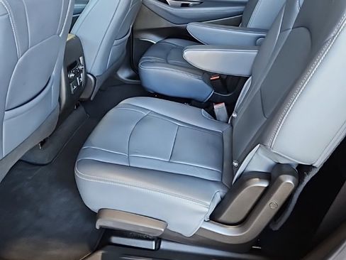 Used 2024 Buick Enclave Premium image 25
