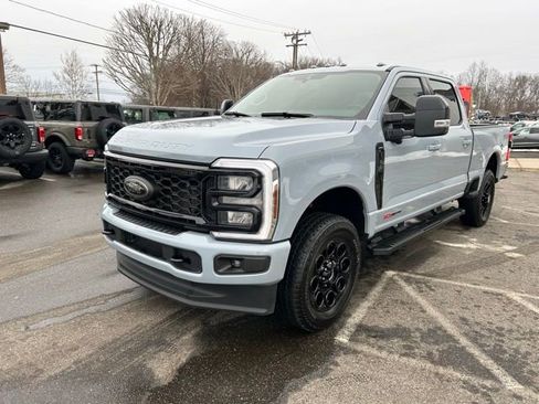 Used 2025 Ford F350 Lariat w/ Black Appearance Package image 3