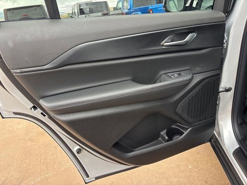New 2025 Jeep Grand Cherokee L Altitude RWD image 17