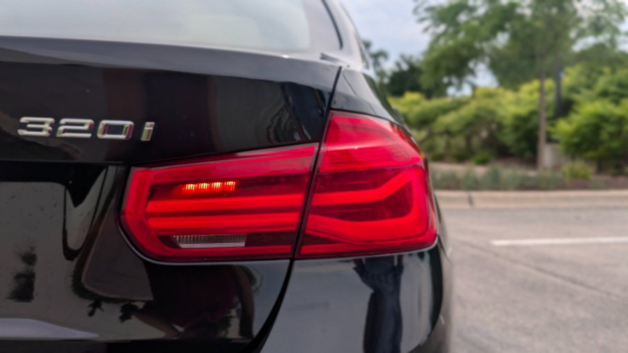 Used 2017 BMW 320i Sedan RWD image 7