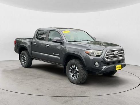 Used 2017 Toyota Tacoma TRD Off-Road w/ Tow Package AWD/4WD image 7