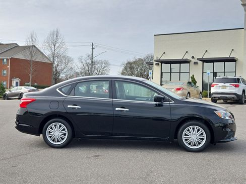 Used 2017 Nissan Sentra S image 5