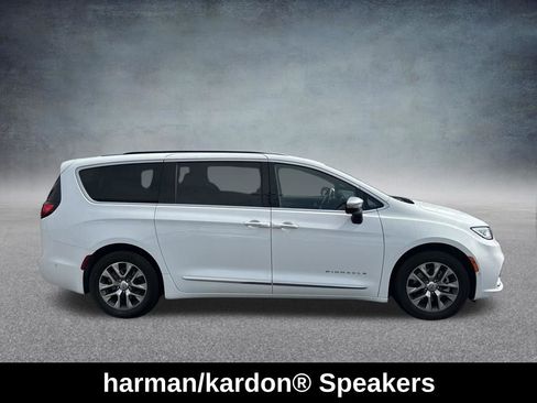 Used 2023 Chrysler Pacifica Pinnacle image 7