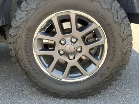 Used 2018 Jeep Wrangler Unlimited Sahara AWD/4WD image 11