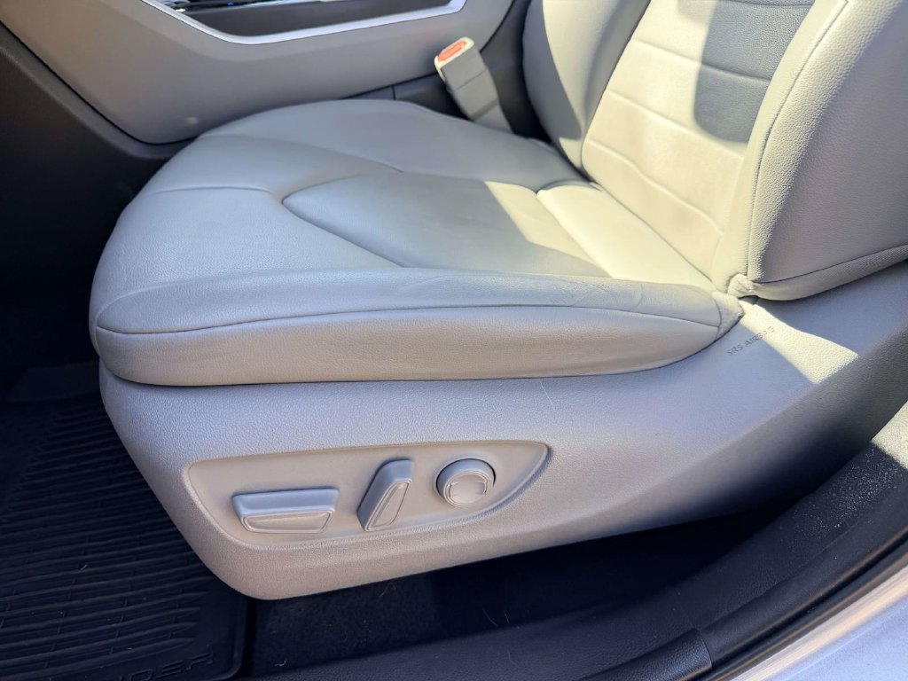 Certified 2021 Toyota Highlander XLE AWD/4WD image 18