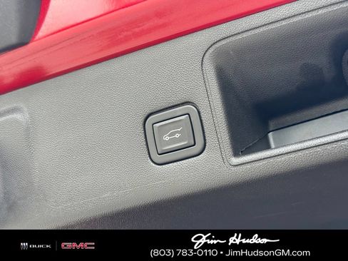Used 2023 GMC Terrain SLT w/ Infotainment Package II FWD image 17
