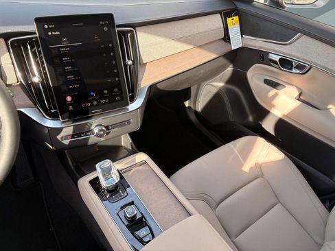 New 2026 Volvo XC90 B5 Core image 25