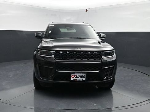 New 2026 Jeep Grand Cherokee Altitude AWD/4WD image 2