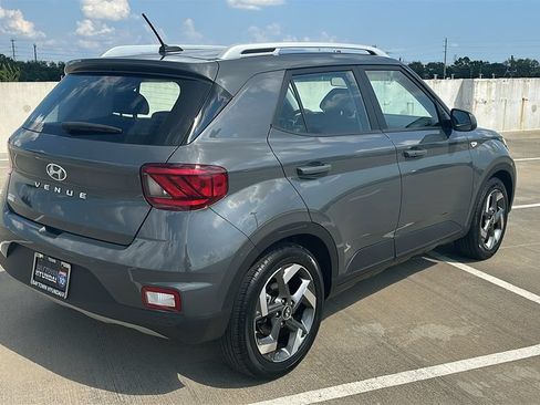 Used 2025 Hyundai Venue SEL FWD image 13