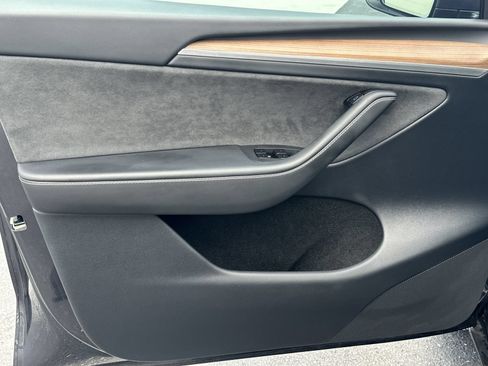 Used 2025 Tesla Model Y Long Range RWD image 14