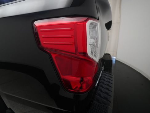 Used 2024 Nissan Titan SV w/ SV Convenience Package AWD/4WD image 31