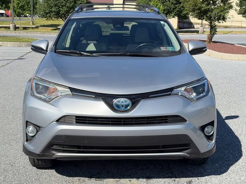 Used 2018 Toyota RAV4 XLE AWD/4WD image 3
