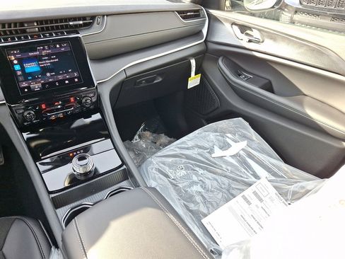 New 2025 Jeep Grand Cherokee L Altitude AWD/4WD image 11