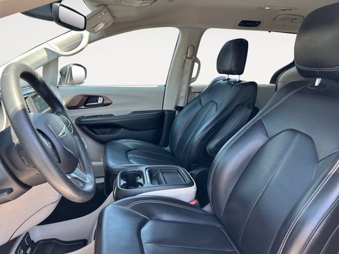 Used 2020 Chrysler Voyager Lxi FWD image 9
