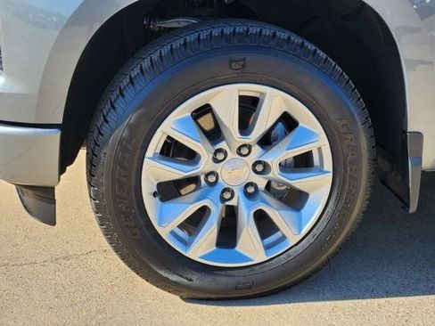 Used 2025 Chevrolet Silverado 1500 Custom image 18