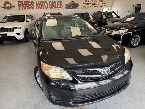 Used 2011 Toyota Corolla LE image 1
