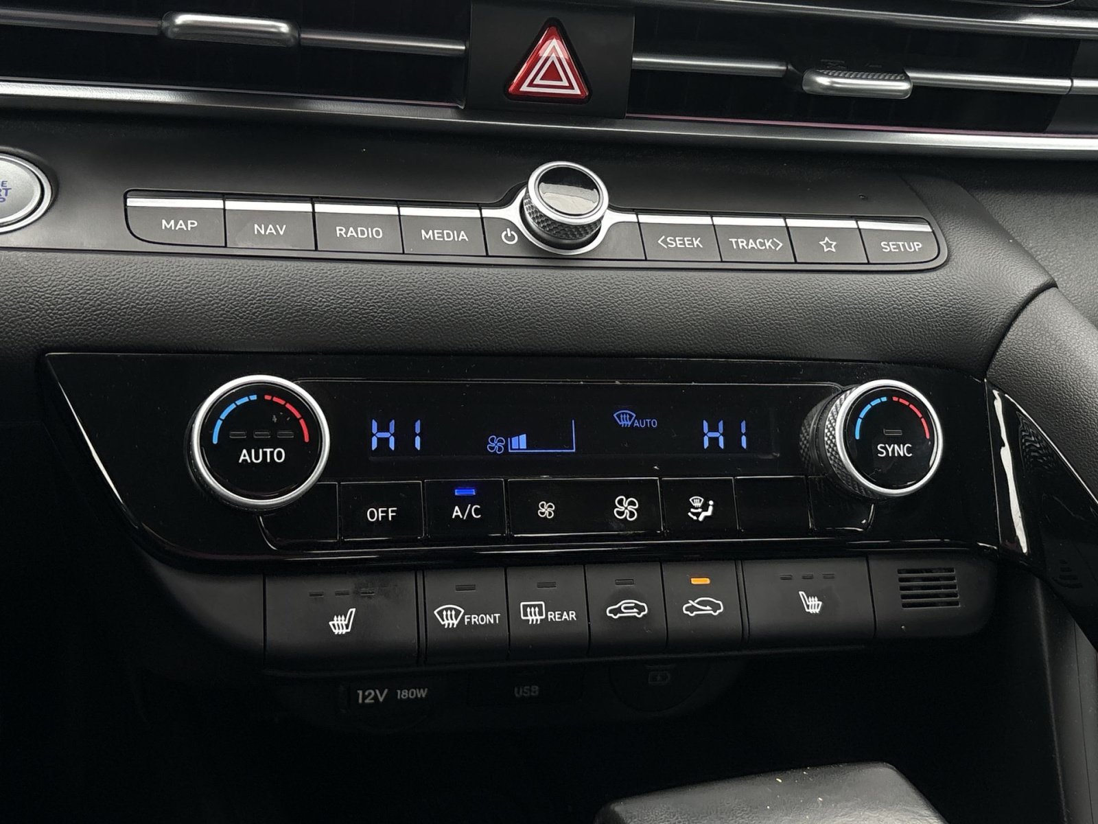Certified 2025 Hyundai Elantra SEL FWD image 17