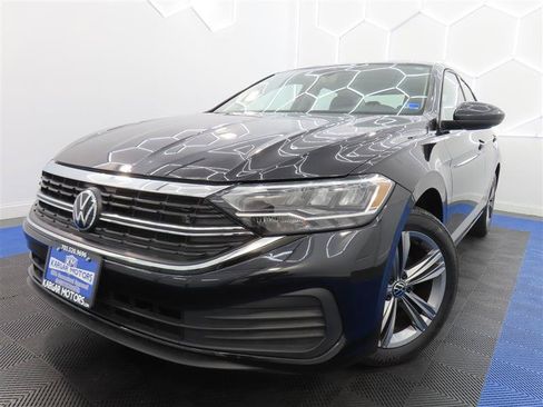 Used 2024 Volkswagen Jetta SE FWD image 1