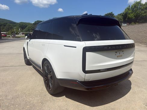 Used 2024 Land Rover Range Rover SV AWD/4WD image 6