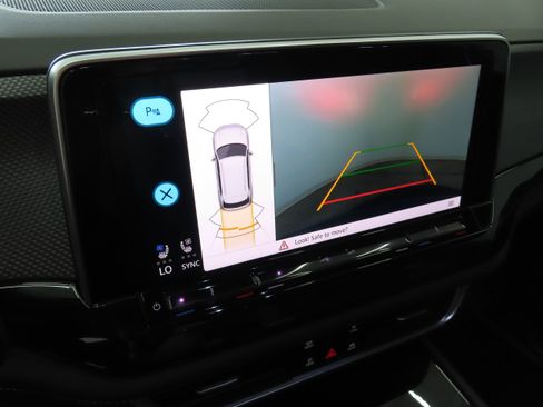 New 2026 Volkswagen Atlas Cross Sport SEL R-Line image 19