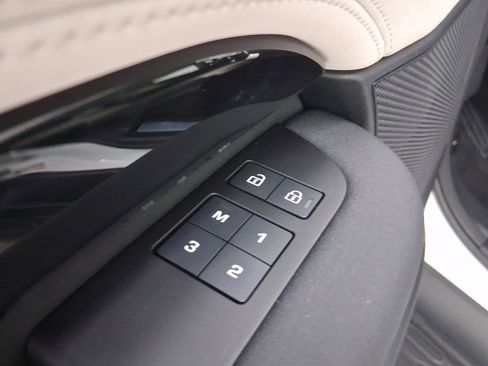 New 2025 Land Rover Discovery S image 11