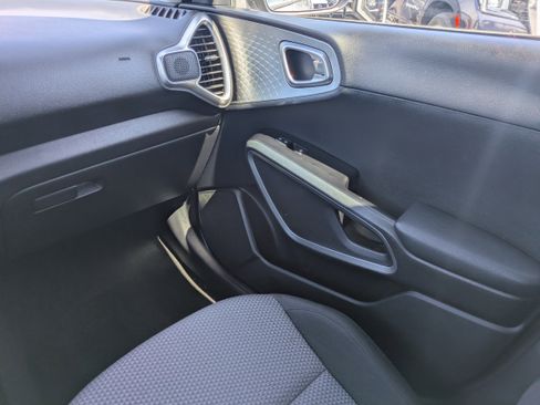 Used 2023 Kia Soul LX FWD image 10