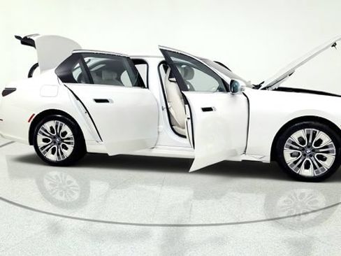 Used 2023 BMW i7 xDrive60 AWD/4WD image 20