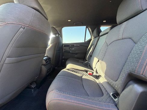 Used 2025 Honda Pilot Sport image 16