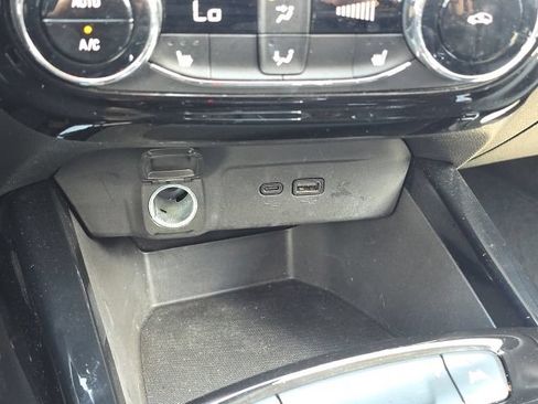 Used 2024 Chevrolet Trax LT w/ LT Convenience Package FWD image 31