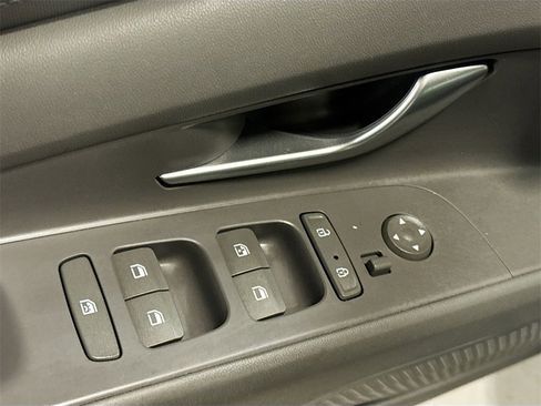 Used 2022 Hyundai Elantra SEL image 19