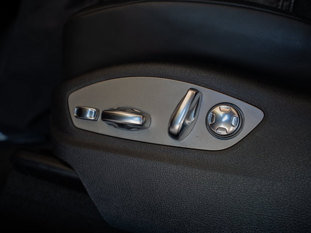 Certified 2023 Porsche Macan AWD/4WD image 14