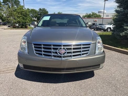 Used 2011 Cadillac DTS Luxury FWD image 2