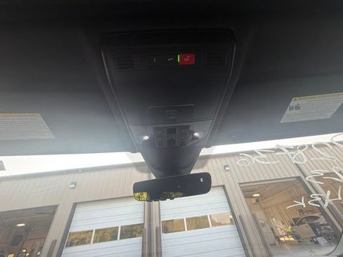 Used 2023 Volkswagen Tiguan SE R-Line FWD image 16