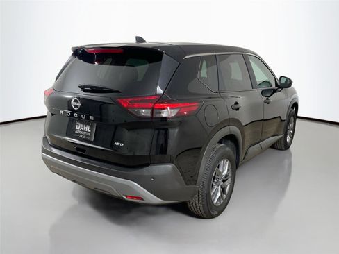 Used 2023 Nissan Rogue S image 13