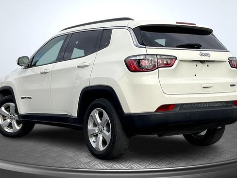 Used 2020 Jeep Compass Latitude image 2