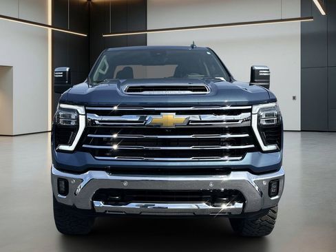Used 2025 Chevrolet Silverado 3500 LTZ w/ LTZ Plus Package AWD/4WD image 8