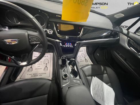 Used 2025 Cadillac XT6 Premium Luxury image 11